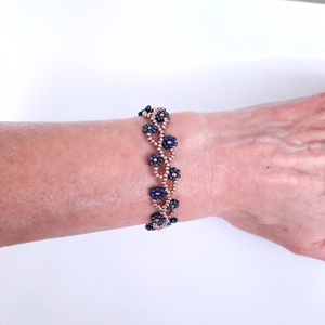 Gyöngyös kisvirágos, kék-arany karkötő - ékszer - karkötő - gyöngyös karkötő - Meska.hu