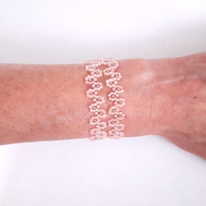 Gyöngyös két soros karkötő vagy rövid állású nyaklánc - világos rózsaszín, Ékszer, Karkötő, Gyöngyös karkötő, Ékszerkészítés, Gyöngyfűzés, gyöngyhímzés, MESKA