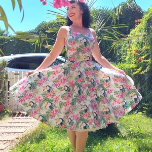 Folk Rockabilly ruha tukán, virág és palma mintás fodorral LIMITÁLT  - ruha & divat - női ruha - ruha - Meska.hu