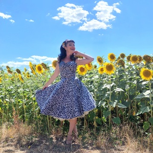 Pinup Rockabilly ruha,  sötét szürke alapon apró százszorszép,  margareta mintás  - ruha & divat - női ruha - ruha - Meska.hu