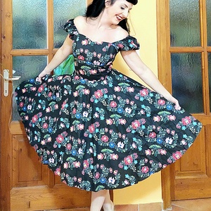 Folk Rockabilly ruha, kalocsai mintás fekete  puffos ujjú  - Meska.hu