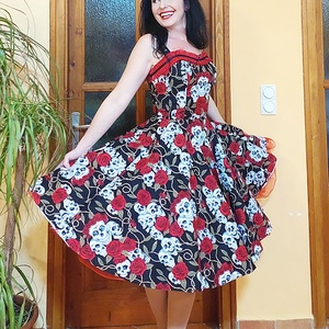 Pinup Rockabilly ruha koponyás rózsás, punk  goth - ruha & divat - női ruha - ruha - Meska.hu