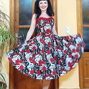 Pinup Rockabilly ruha koponyás rózsás, punk  goth - ruha & divat - női ruha - ruha - Meska.hu
