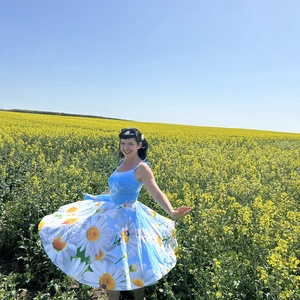 Pinup Rockabilly ruha, látványos százszorszép,  margaréta mintás katica, felhő, kék ég mintával  - ruha & divat - női ruha - ruha - Meska.hu