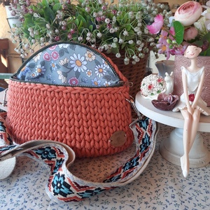 Horgolt crossbody - táska & tok - kézitáska & válltáska - vállon átvethető táska - Meska.hu