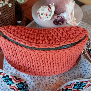 Horgolt crossbody - táska & tok - kézitáska & válltáska - vállon átvethető táska - Meska.hu