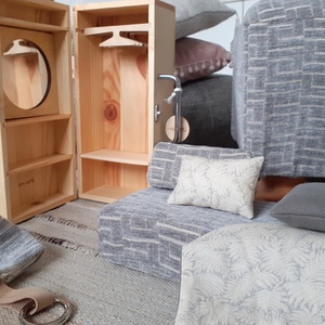 Hordozható babaszoba - babaház készlet - szekrény, ruhafogasokkal, tükörrel, ágy ágyneművel, Játék & Sport, Baba & babaház, Babaház, , MESKA