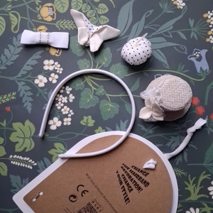 Furfangos fejpánt, hajráf 4 felfűzhető elemmel - lepke, masni, sütőtök, cilinder - fehér - fekete tűpöttyös - ruha & divat - sál, sapka, kendő - fejpánt - Meska.hu