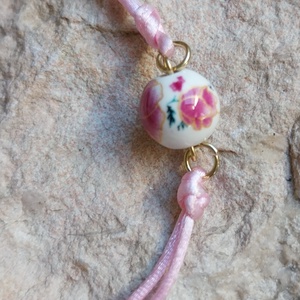 rózsaszín selyemzsinóros, virágos karkötő , Ékszer, Karkötő, Gyöngyös karkötő, Ékszerkészítés, MESKA