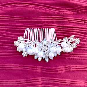 Menyasszonyi fésűs hajdísz - esküvő - hajdísz - fésűs hajdísz - Meska.hu