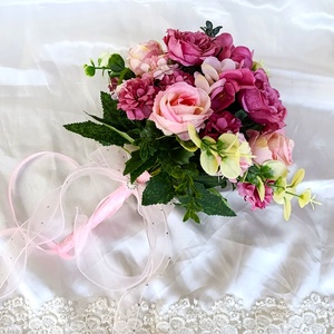 Sötétrózsaszín árnyalatú menyasszonyi csokor, Esküvő, Menyasszonyi- és dobócsokor, , Az esküvő életünk egyik legszebb és legmeghatározóbb pillanata – egy nap, ahol minden apró részletn..., MESKA