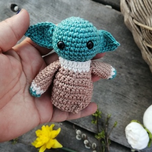 Horgolt baby Yoda kabala kulcstartó - Meska.hu