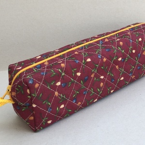 Bordó alapon tulipános pipere/tolltartó/tároló, Otthon & Életmód, Papír, írószer, Tolltartó & Ceruzatekercs, Patchwork, foltvarrás, Varrás, MESKA