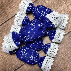 Textil szaloncukor - kék alapon indavirág - 5 db - Meska.hu