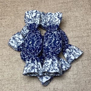 Textil szaloncukor -  fehér-kék indavirágos - 5 db - Meska.hu