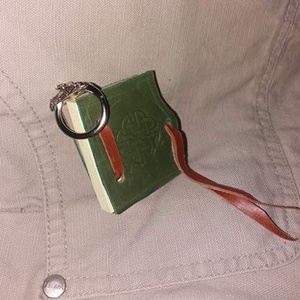 Könyv alakú notesz kulcstartó -  - Meska.hu