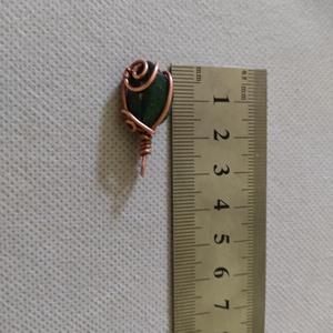 Vintage stílusban. Zöld jade medál, antikolt drótozással - ékszer - nyaklánc - medál - Meska.hu