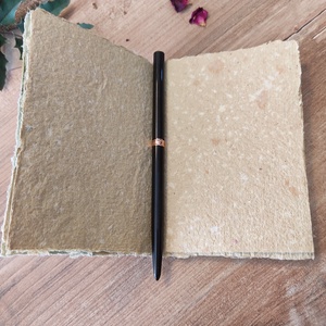 Zöldleveles kézműves füzet / A6 / 20 oldalas - otthon & életmód - papír, írószer - album & fotóalbum - Meska.hu Zöldleveles kézműves füzet / A6 / 20 oldalas - otthon & életmód - papír, írószer - album & fotóalbum - Meska.hu