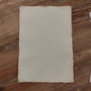  Fehér merített A4-es kézműves papír 2 db + 1 db A3 fehér, antiikolt széllel - otthon & életmód - papír, írószer - ajándékozás kellékei - ajándékkísérő - Meska.hu