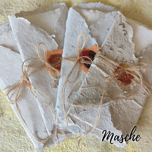  8 db 7,5x15 cm kézműves papír ajándékcsomagolásban, viaszpecséttel.  - Meska.hu