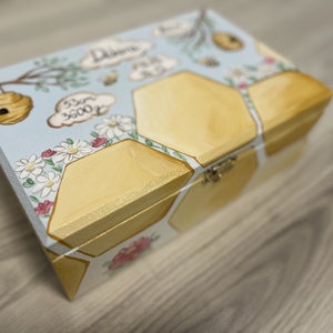 Méhecskés Emlékőrző doboz - otthon & életmód - babaszoba, gyerekszoba - babaszoba dekoráció - Meska.hu