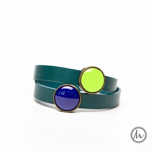 Seasalt - sötétkék, lime, teal tűzzománc elemekkel készült valódi bőr karkötő, Ékszer, Karkötő, Karkötő medállal, Tűzzománc, Bőrművesség, MESKA