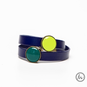 Seasalt - sötétkék, lime, teal tűzzománc elemekkel készült valódi bőr karkötő, Ékszer, Karkötő, Karkötő medállal, Tűzzománc, Bőrművesség, MESKA