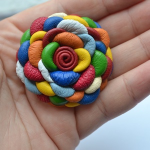 Multicolor Extra-virágkitűző valódi bőrből - ékszer - kitűző és bross - kitűző - Meska.hu
