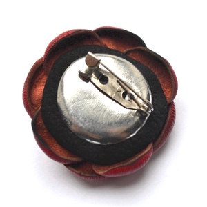 Rózsa-kitűző valódi bőrből - ékszer - kitűző és bross - Meska.hu