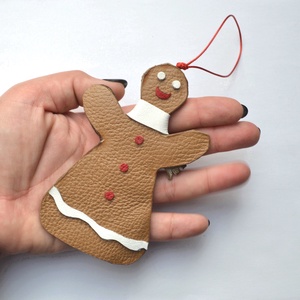 Mézeskalács baba-karácsonyfadísz valódi bőrből - karácsony - karácsonyi lakásdekoráció - karácsonyfadíszek - Meska.hu