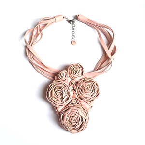 Jardin-Roses romantiques-nyakék valódi bőrből - ékszer - nyaklánc - medálos nyaklánc - Meska.hu