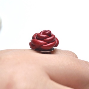 Rózsa-gyűrű valódi bőrből - ékszer - gyűrű - statement gyűrű - Meska.hu