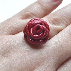 Rózsa-gyűrű valódi bőrből - ékszer - gyűrű - statement gyűrű - Meska.hu