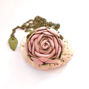 Vintage rose-hosszú nyaklánc valódi bőrrel - Meska.hu