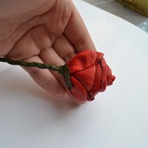 A rózsa-valódi bőrből - ékszer - kitűző és bross - Meska.hu