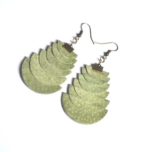 Azték istennő-Green leaf-fülbevaló valódi bőrből, Ékszer, Fülbevaló, Lógó fülbevaló, Bőrművesség, Ékszerkészítés, MESKA
