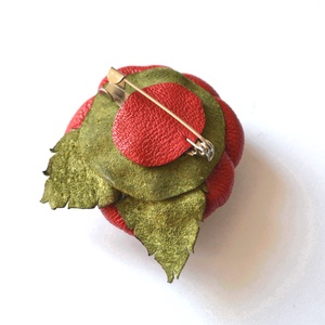 Rózsa-kitűző valódi bőrből - ékszer - kitűző és bross - kitűző - Meska.hu