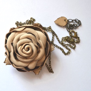 Beige Rose-hosszú nyaklánc valódi bőrrel - ékszer - nyaklánc - hosszú nyaklánc - Meska.hu