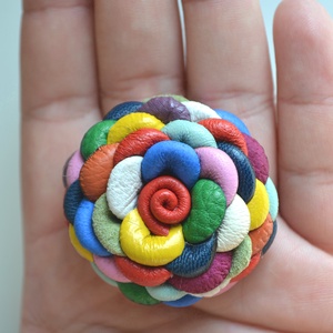 Multicolor Extra-virágkitűző valódi bőrből - ékszer - kitűző és bross - kitűző - Meska.hu