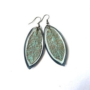 Spirit Turquoise-fülbevaló valódi bőrrel - ékszer - fülbevaló - lógó csepp fülbevaló - Meska.hu