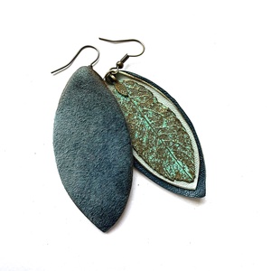 Spirit Turquoise-fülbevaló valódi bőrrel - ékszer - fülbevaló - lógó csepp fülbevaló - Meska.hu