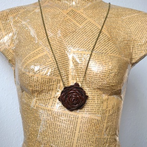 Csokoládé rózsa-hosszú nyaklánc valódi bőrrel - ékszer - nyaklánc - hosszú nyaklánc - Meska.hu