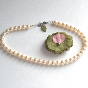 Bridgerton-rózsás nyakék/bross-valódi bőrrel - ékszer - nyaklánc - hosszú nyaklánc - Meska.hu