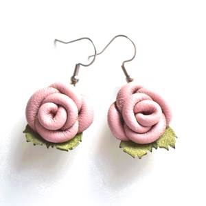 Rózsaszín rózsák- fülbevaló, Ékszer, Fülbevaló, Pötty fülbevaló, Bőrművesség, Ékszerkészítés, MESKA