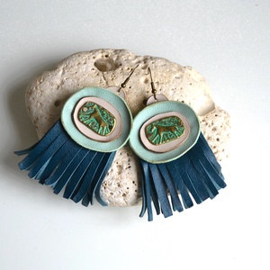 Lovakkal suttogó-fülbevaló valódi bőrrel - ékszer - fülbevaló - lógó csepp fülbevaló - Meska.hu