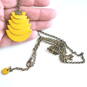 Azték istennő-citrom-hosszú nyaklánc valódi bőrrel - ékszer - nyaklánc - hosszú nyaklánc - Meska.hu