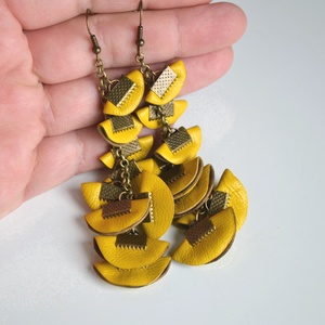 Szirmok szabadon-valódi bőr fülbevaló  - ékszer - fülbevaló - lógó fülbevaló - Meska.hu