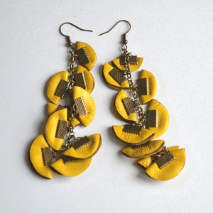 Szirmok szabadon-valódi bőr fülbevaló  - ékszer - fülbevaló - lógó fülbevaló - Meska.hu