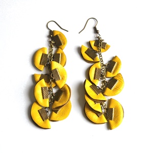 Szirmok szabadon-valódi bőr fülbevaló , Ékszer, Fülbevaló, Lógó fülbevaló, Bőrművesség, Ékszerkészítés, MESKA