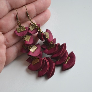 Szirmok szabadon-valódi bőr fülbevaló  - ékszer - fülbevaló - lógó fülbevaló - Meska.hu